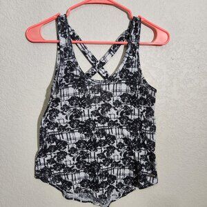 Guess Tank Top Womens Medium Black White Rose Floral Sleeveless Fariegoth